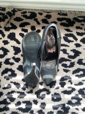 Carlos by Carlos Santana Black Pointed-Toe Satin Pumps